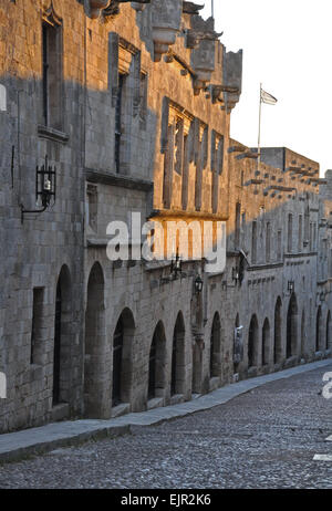 Ippoton. Der mittelalterlichen Straße der Ritter in der Altstadt von Rhodos, auf der griechischen Mittelmeer-Insel Rhodos. Stockfoto