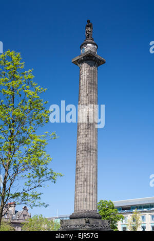 Melville Denkmal in St. Andrews Square gegen den klaren blauen Himmel. Stockfoto