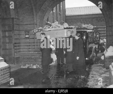 Der Sarg von Vicki Martin erfolgt in der West-Kapelle des Krematoriums Golders Green. Vicki Martin Model und Freundin auf die Maytfair wurde bei einem Autounfall getötet. 14. Januar 1955 *** lokalen Caption *** Watscan--01.07.2010 Stockfoto