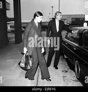 Prinzessin Caroline Tochter von Prinzessin Grace von Monaco angekommen am Flughafen Heathrow von Nizza. Januar 1972 72-0546-001 Stockfoto