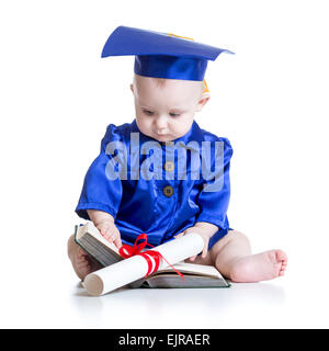 Porträt von niedlichen Baby in akademischen Hut mit Buch Stockfoto