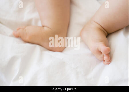 Nahaufnahme eines Füßen Mischlinge Babys Stockfoto