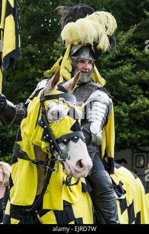 Ritter zu Pferd in Chatsworth Country Fair findet jedes Jahr auf dem Chatsworth Anwesen in Derbyshire, England Stockfoto