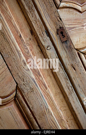 Detail von einer alten Kiefer Holz Schrank Stockfoto