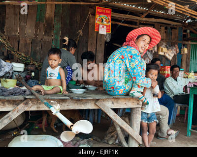 Fischerdorf - Lifestyle - Kep, Kambodscha, Asien. Fischer Familie. Stockfoto