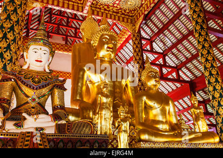Thailand, Chiang Mai, Wat Suan Dok, Buddha-Statue in der Haupthalle Gebet Stockfoto