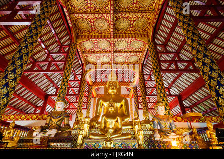 Thailand, Chiang Mai, Wat Suan Dok, Buddha-Statue in der Haupthalle Gebet Stockfoto