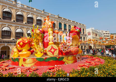 China, Macau, Senatsplatz mit Anzeige der Chinese New Year Dekorationen Stockfoto