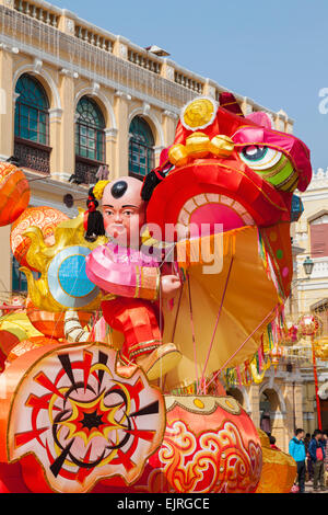 China, Macau, Senatsplatz mit Anzeige der Chinese New Year Dekorationen Stockfoto