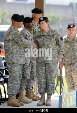 Sgt. Gretchen N. Goodrich, Public Affairs NCO für 35. Luft-Verteidigung-Artillerie-Brigade, Osan Air Base, Korea absolvierte vor kurzem Krieger führend bei Camp Jackson, Korea. Stockfoto