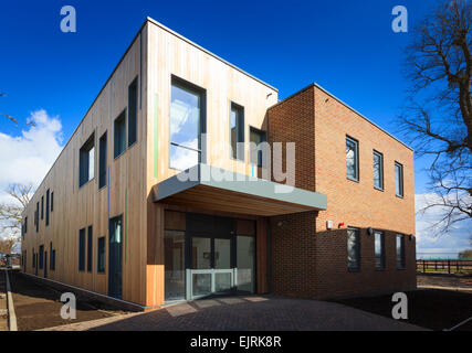 Moderne Holz verkleideten Gebäude Stockfoto