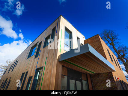 Moderne Holz verkleideten Gebäude Stockfoto