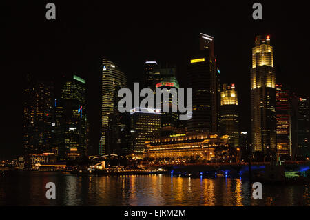 CBD Singapur Skyline bei Nacht Stockfoto