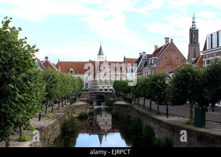 Grote und Kleine Spui-Kanal, nach Süden von Koppeltor in Richtung Westsingel und Museum Flehite in Amersfoort, die Niederlande Stockfoto