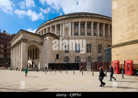 Manchester, UK: Die markanten runden Bibliotheksgebäude in Manchester City Centre. Stockfoto