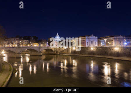 Teil der Rom Skyline zeigt Brücke Ponte Vittorio Emanuele II und Gebäude nahe der Vatikanstadt Stockfoto