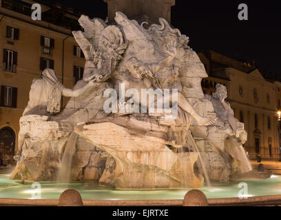 Ein Brunnen am Piazza Navona in Rom. Die wichtigsten Fontana dei Quattro Fiumi (Brunnen der vier Flüsse) entnehmen bitte der distanc Stockfoto