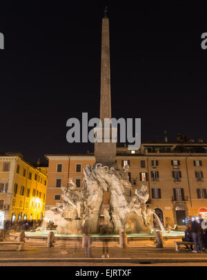 Ein Brunnen am Piazza Navona in Rom. Die wichtigsten Fontana dei Quattro Fiumi (Brunnen der vier Flüsse) entnehmen bitte der distanc Stockfoto