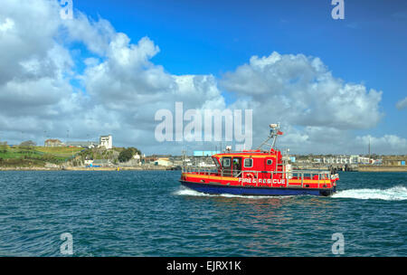 Rettungs- und Feuer Schiff auf Plymouth Sound, Devon, England, Großbritannien, Vereinigtes Königreich. Stockfoto