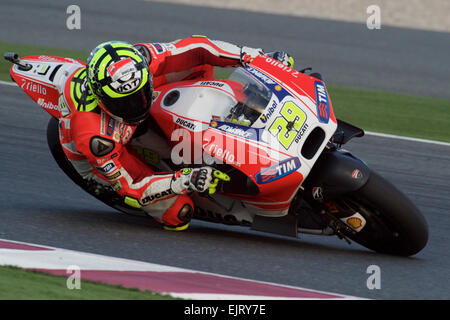 Losail International Circuit, Katar 29. März 2015, Ducati Team Pilot Andrea Iannone sein Fahrrad beim Aufwärmen für das Jahr 2015 FIM Motorrad Stockfoto