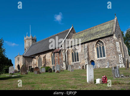 Der Teil strohgedeckten runden Türmen Kirche St. Edmund König und Märtyrer, in der kleinen Marktstadt Acle, Norfolk, England Stockfoto