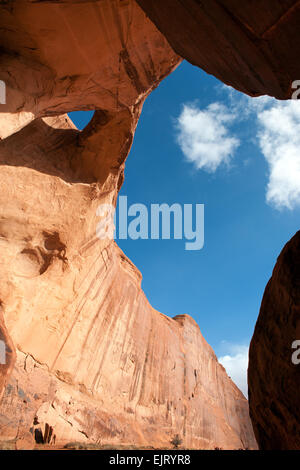 Hellen Sandstein-Felsformation im Monument Valley Navajo tribal Park, USA Stockfoto