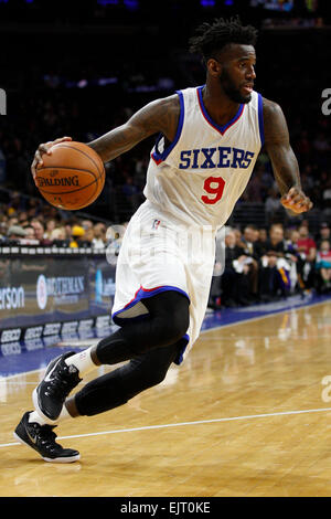 Überstunden. 30. März 2015. Philadelphia 76ers bewachen JaKarr Sampson (9) in Aktion während der NBA-Spiel zwischen den Los Angeles Lakers und die Philadelphia 76ers im Wells Fargo Center in Philadelphia, Pennsylvania. Die Los Angeles Lakers gewann 113-111 in der Overtime. © Csm/Alamy Live-Nachrichten Stockfoto