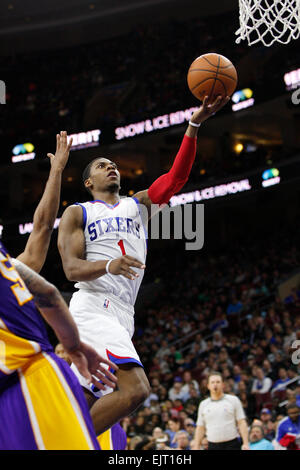 Überstunden. 30. März 2015. Philadelphia 76ers Wache Glenn Robinson III (1) steigt für die Aufnahme in das NBA-Spiel zwischen den Los Angeles Lakers und die Philadelphia 76ers im Wells Fargo Center in Philadelphia, Pennsylvania. Die Los Angeles Lakers gewann 113-111 in der Overtime. © Csm/Alamy Live-Nachrichten Stockfoto