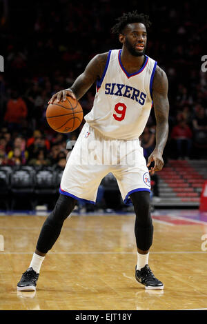 Überstunden. 30. März 2015. Philadelphia 76ers bewachen JaKarr Sampson (9) in Aktion während der NBA-Spiel zwischen den Los Angeles Lakers und die Philadelphia 76ers im Wells Fargo Center in Philadelphia, Pennsylvania. Die Los Angeles Lakers gewann 113-111 in der Overtime. © Csm/Alamy Live-Nachrichten Stockfoto