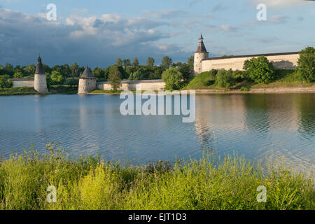 Alten Pskower Kreml am Fluss Welikaja, Russland Stockfoto