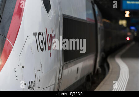 High-Speed-französischen TGV Lyria Zug verlassen Zürich Hauptbahnhof. Stockfoto