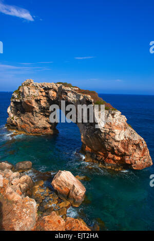 Torbogen Es Pontas, Mallorca, Es Pontas, Naturstein arch, Cala Santanyi, Insel Mallorca, Mallorca, Balearen, Spanien, Stockfoto