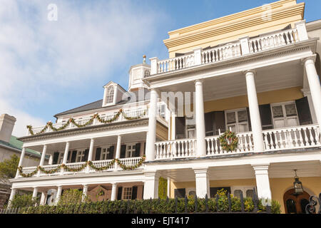 Historische Häuser entlang Battery Street in Charleston, South Carolina Stockfoto