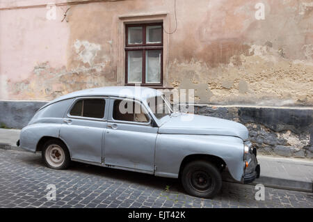 Berühmten sowjetischen GAZ M-20 Pobeda Oldtimer ulica Lviv, Ukraine Stockfoto