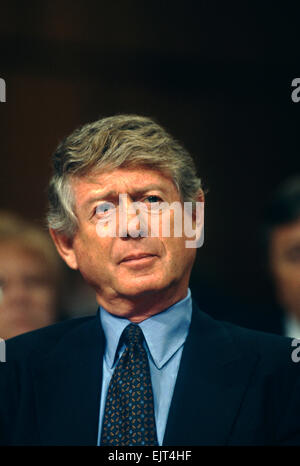 Fernseh-Journalisten Ted Koppel bezeugt im Senate Select Committee on Intelligence 17. Juli 1996 in Washington, DC.  Die Anhörungen untersucht die Central Intelligence Agency-Politik auf die Verwendung von Journalisten als Abdeckung für nachrichtendienstliche Operationen Stockfoto