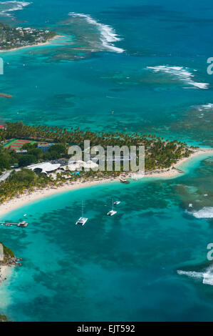 Frankreich. Guadeloupe, Saint Anne Stadt Strand Plage De La Caravelle mit Club Med Ressort Hotel (Luftbild) / / Guadeloupe, Ville Stockfoto