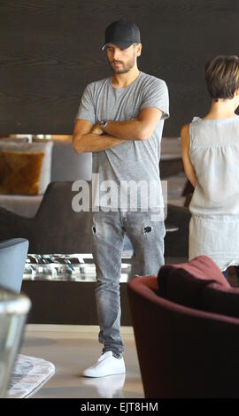 Schwanger Kourtney Kardashian und Scott Disick Shop für Heimtextilien Minotti Los Angeles Showroom Featuring: Scott Disick Where: Los Angeles, California, Vereinigte Staaten von Amerika als: 26 Sep 2014 Stockfoto