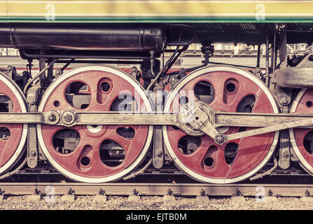 Mechanischen Teile und Räder des Retro Dampflok. Stockfoto