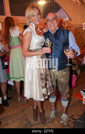 Tag 7 auf der 2014 Oktoberfest (Wiesn) mit: Astrid Soell, Dr. Axel Munz (Angermaier Tracht) wo: München wenn: 27 Sep 2014 Stockfoto