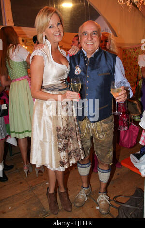 Tag 7 auf der 2014 Oktoberfest (Wiesn) mit: Astrid Soell, Dr. Axel Munz (Angermaier Tracht) wo: München wenn: 27 Sep 2014 Stockfoto