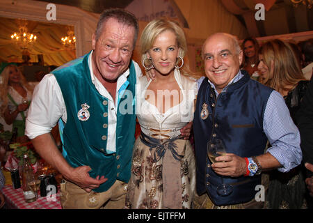 Tag 7 auf der 2014 Oktoberfest (Wiesn) mit: Hugo Bachmaier, Astrid Soell, Dr. Axel Munz (Angermaier Tracht) wo: München wenn: 27 Sep 2014 Stockfoto