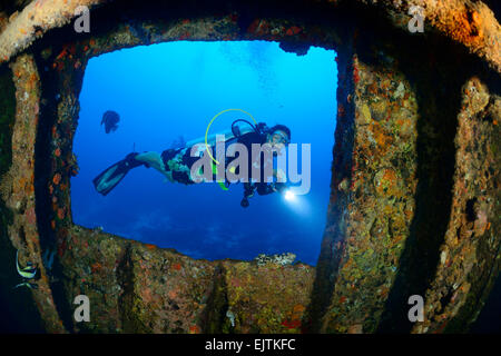 Schiffbruch erleiden Sie Schiffbruch Kudhi Maa, MV Kudhi Maa Malediven und Scuba Diver, Mahchafushi, Malediven, Indischer Ozean Stockfoto