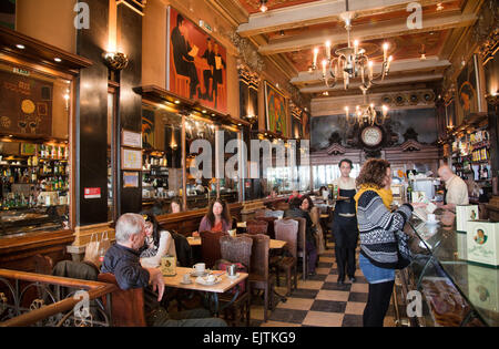 Ein Brasileira Café in Baixa-Chiado in Lissabon - Portugal Stockfoto