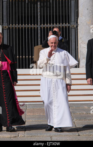 Vatikan-Stadt. 1. April 2015. Kredit-Papst Francis, Generalaudienz in Sankt Peter Platz: wirklich Easy Star/Alamy Live News Stockfoto