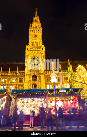 Weihnachtsmarkt in Marienplatz und neues Rathaus, München, Bayern, Deutschland Stockfoto