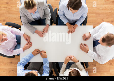 Nahaufnahme eines Business-Team am Tisch sitzen Stockfoto