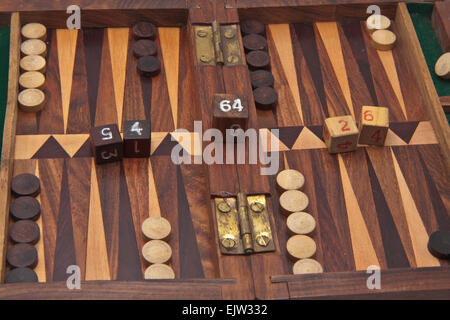 Backgammon, im ersten Stock der Box bereit zu spielen Spiel Stockfoto