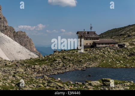 Die italienischen alpinen Verein besessen Tribulaun Hütte Berghütte in der tribulaun Berge im Sud Tirol Teil der Stubaier Alpen Stockfoto