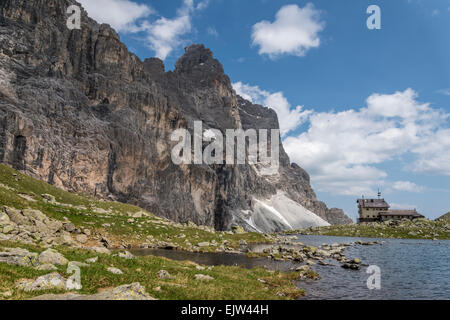 Die italienischen alpinen Verein besessen Tribulaun Hütte Berghütte in der tribulaun Berge im Sud Tirol Teil der Stubaier Alpen Stockfoto