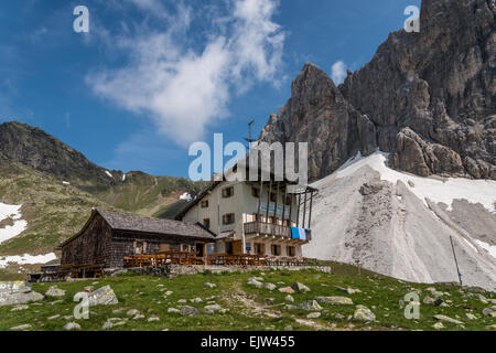 Die italienischen alpinen Verein besessen Tribulaun Hütte Berghütte in der tribulaun Berge im Sud Tirol Teil der Stubaier Alpen Stockfoto